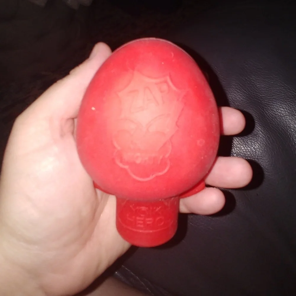 unknown squeezes yolk
